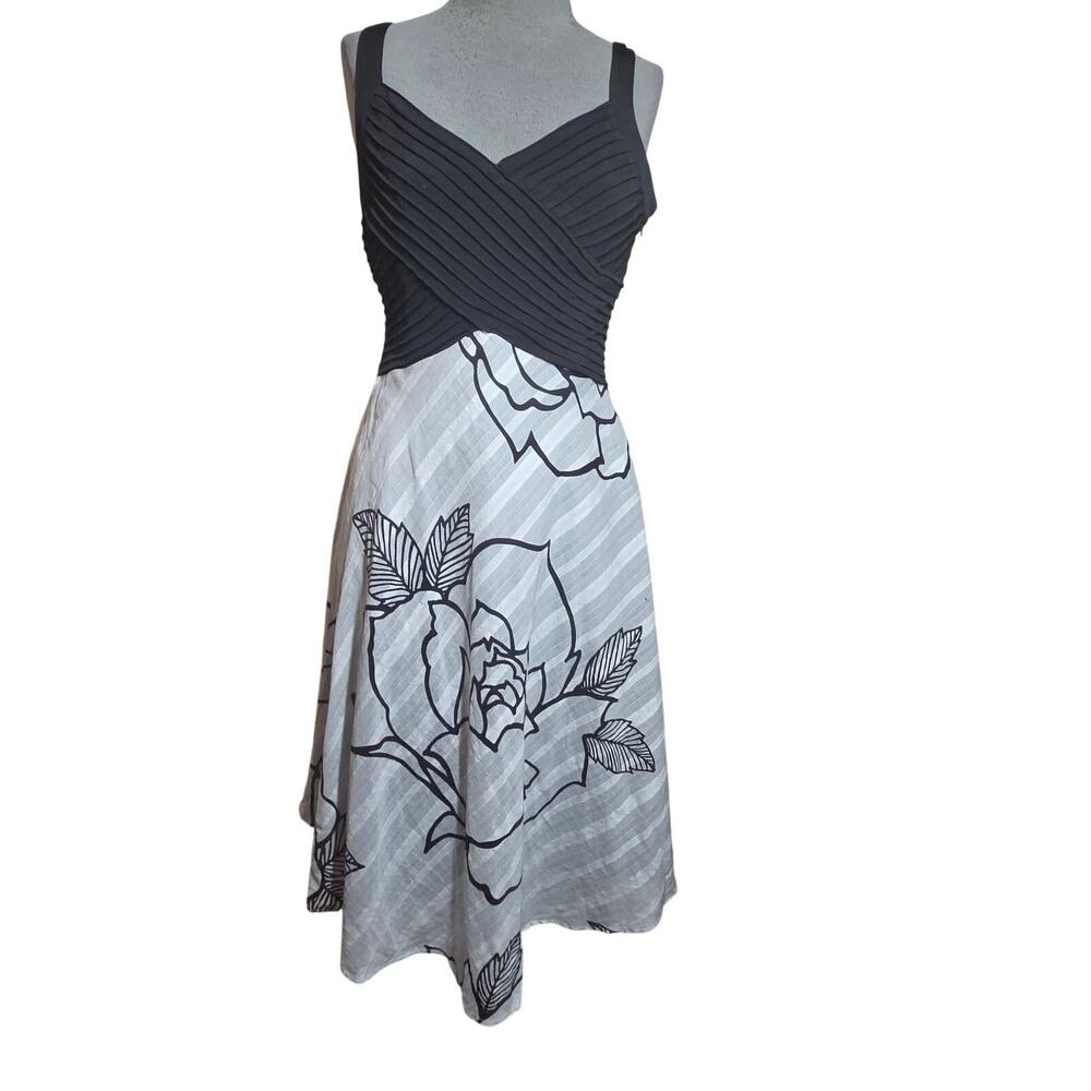 Black and White Sleevless Knee Length Dress Size 8